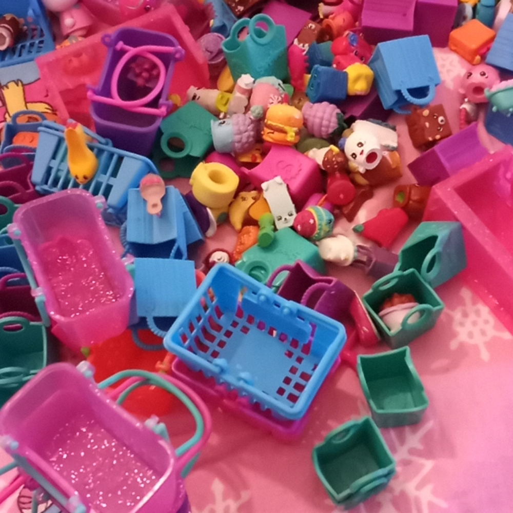 Shopkins Bundle - Picture 2 of 5